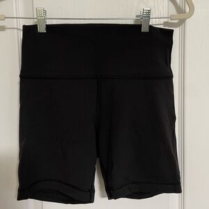 LULULEMON WUNDER TRAIN 6” BIKER SHORT size 6